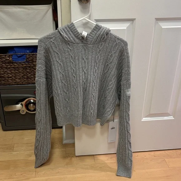 ALO Yoga Heather Gray Cable Knit Women's Sweater - Picture 1 of 4